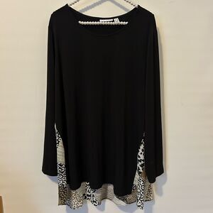 Susan Graver Women Size black with leopard print 1X Liquid Knit Long Sleeve Blou